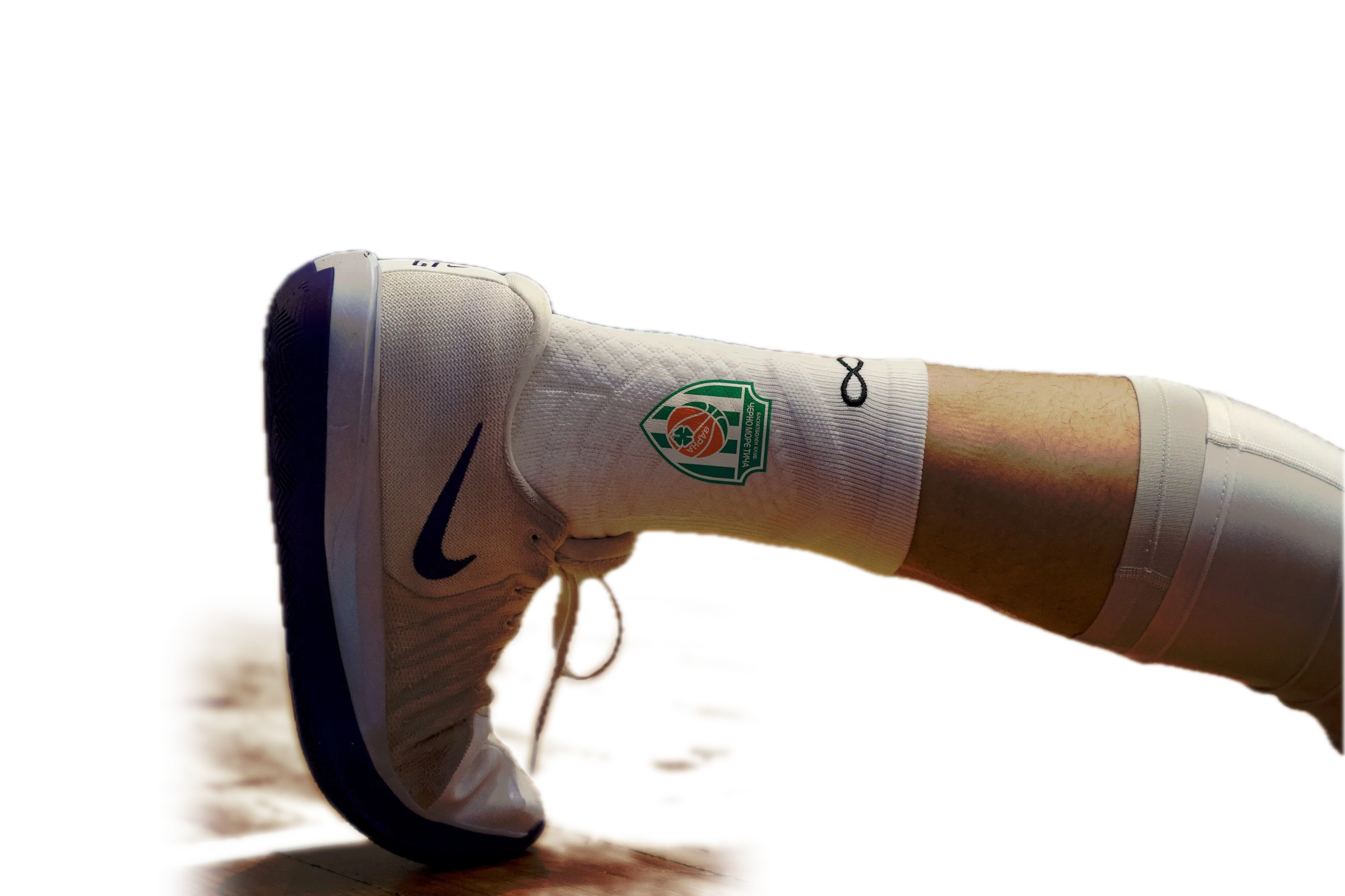 Leg cut-out with the crest knitted at the ankle